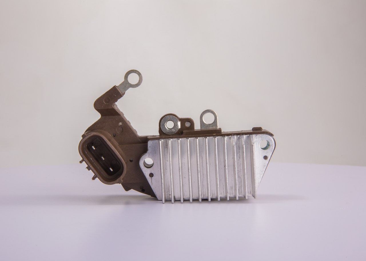 Numéro OEM 27700 50030 - Régulateur d'alternateur F 042 320 120 TOYOTA
