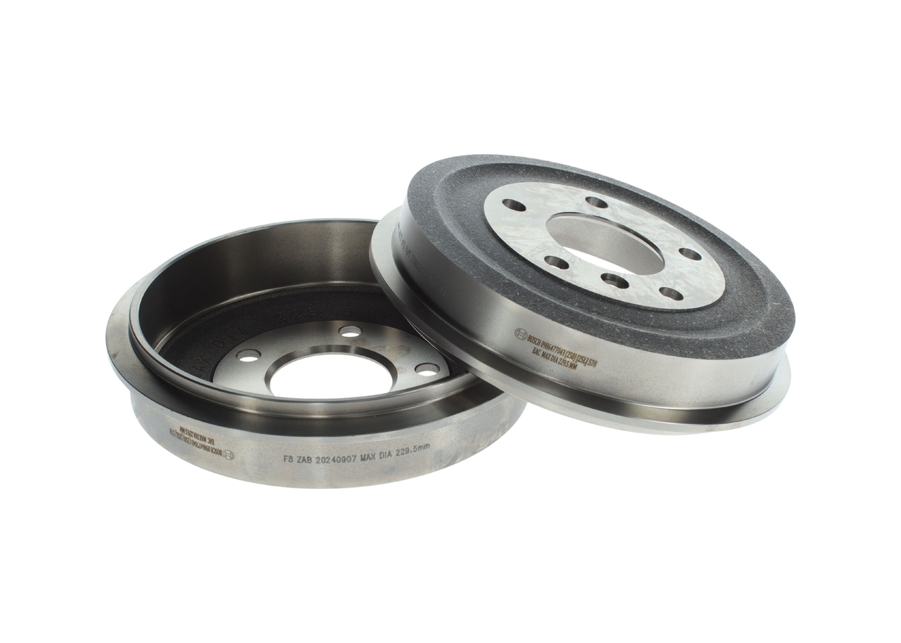 0 986 477 043 BOSCH Wheel drum Rear Axle