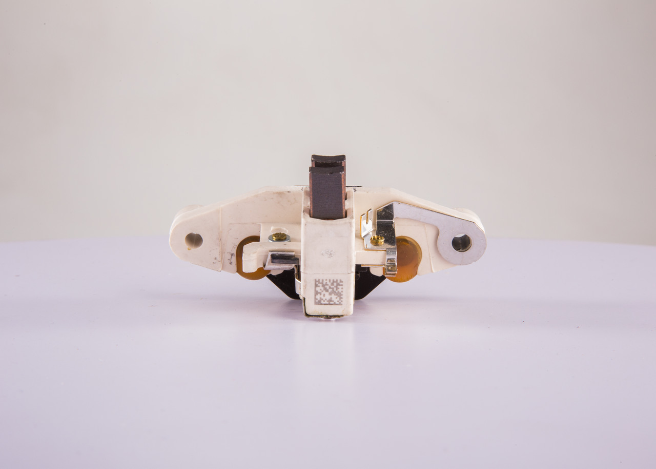 Numer OEM 049 903 803 C - Regulator napięcia 1 197 311 090 AUDI, SKODA, SEAT, PUCH