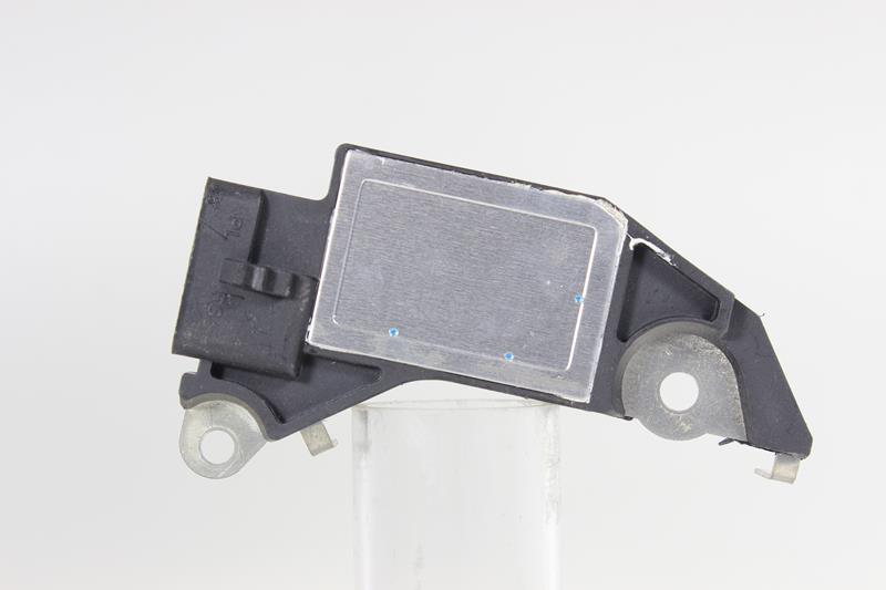 Numer OEM 700030 - Regulator napięcia 10700030 MERCEDES-BENZ, CHRYSLER