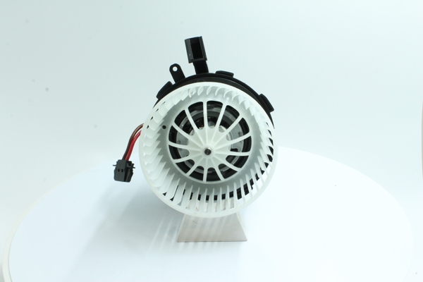 Numer OEM 8K1 820 021 C - Wentylator wnętrza 7200045 AUDI, FORD, SKODA, VOLVO, SEAT
