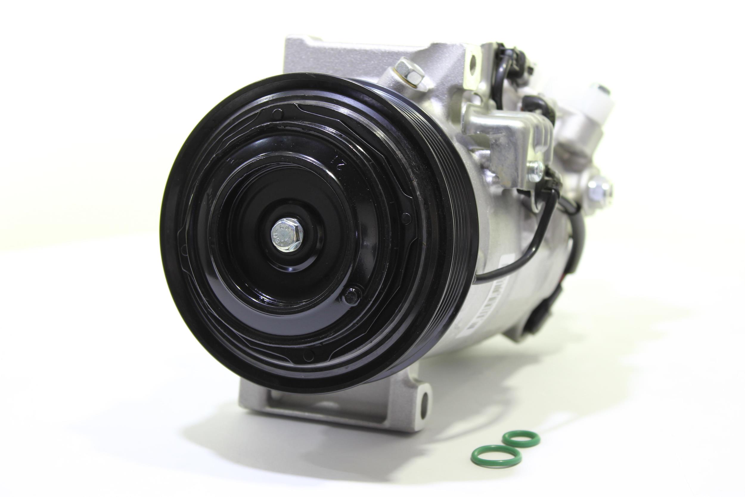 Numer OEM 92 60 04E B0A - Sprężarka klimatyzacji 10553891 FORD, RENAULT, NISSAN