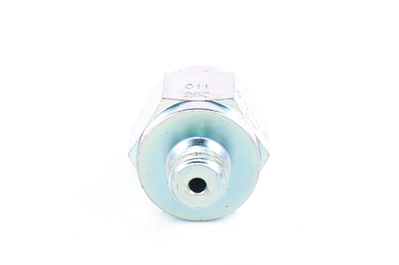 Numer OEM 1332 000 - Włącznik ciżnieniowy oleju 0 986 346 051 DAF