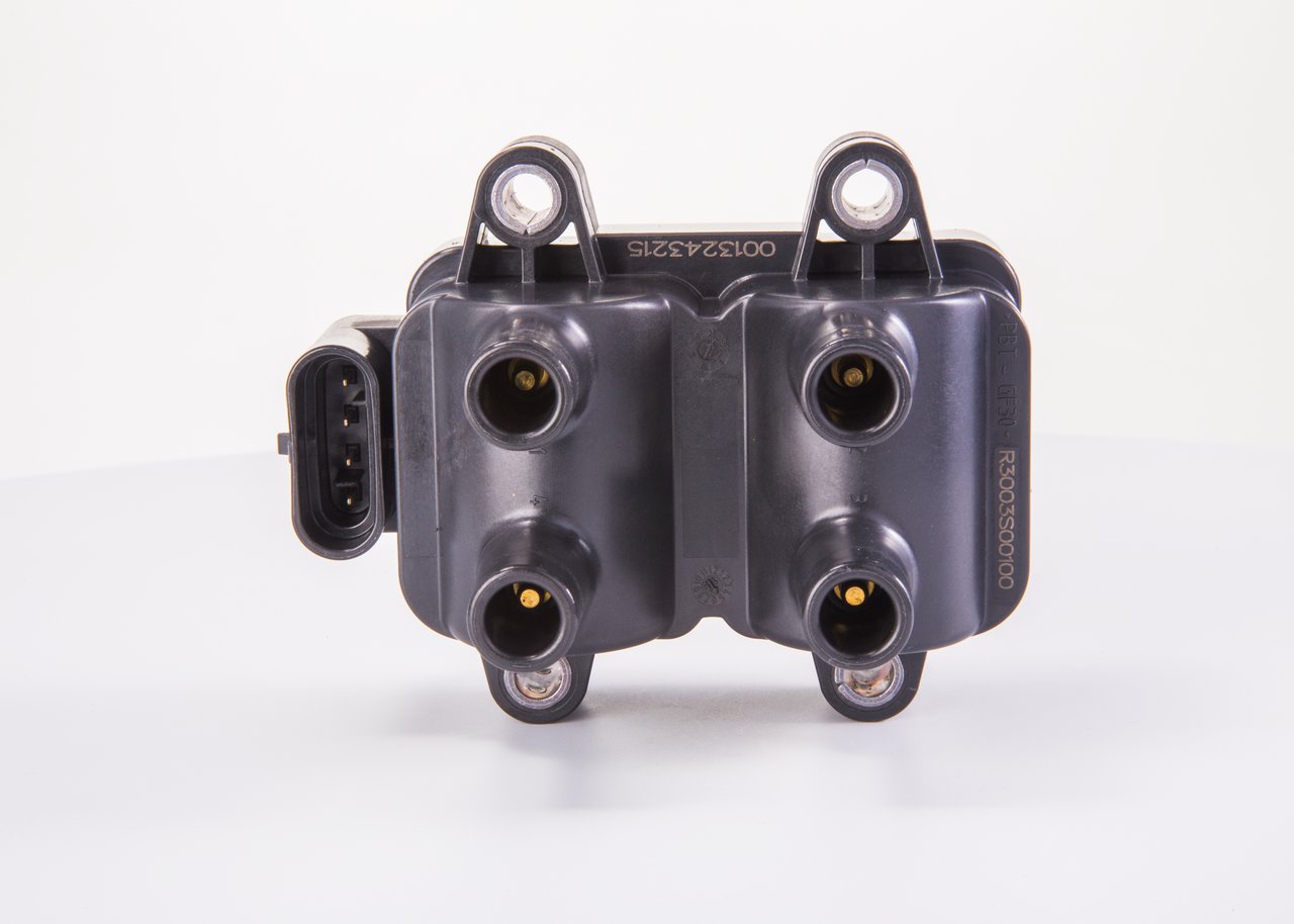 BOSCH 0 986 221 060 ignition coil RENAULT Clio II Hatchback (BB, CB) 1.2 (BB0A, BB0F, BB10, BB1K, BB28, BB2D, BB2H, CB0A,... 58hp 1998