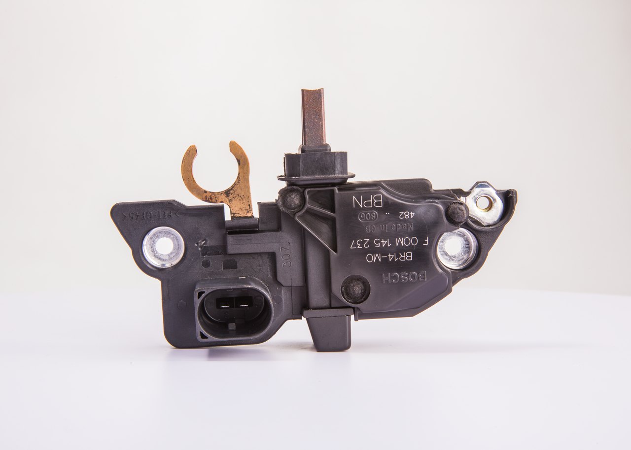 Numero OEM 038 903 803 F - Regolatore alternatore F 00M 145 237 AUDI, SEAT, SKODA