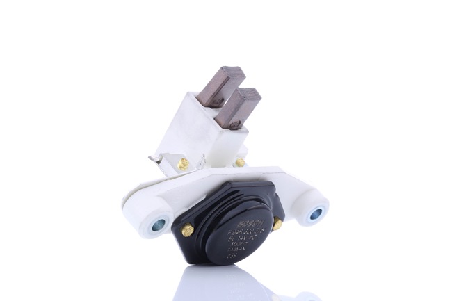 kopen BOSCH Spanningsregelaar F 04R 320 375 voor auto aan gunstige prijs 38,68 €