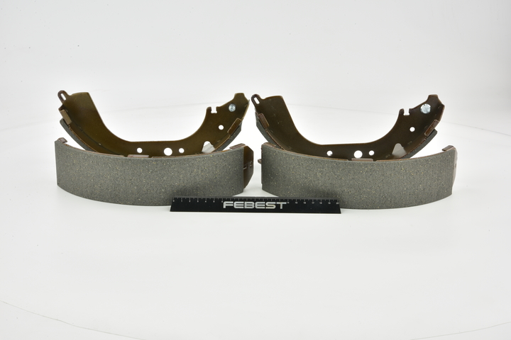 Numéro OEM 04495 60 030 - Jeu de mâchoires de frein 0102-HDJ100R TOYOTA, NISSAN, SUZUKI, LEXUS, WIESMANN